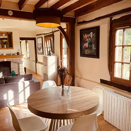 بيت للعطل Beautiful Normandy Longere, Billiards, Heated Pool Le Mesnil-Saint-Jean