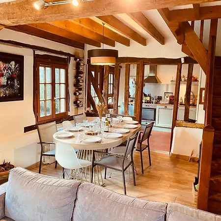 Holiday home Belle Longere Avec Piscine Chauffe & Billard Maison Entiere Le Mesnil-Saint-Jean